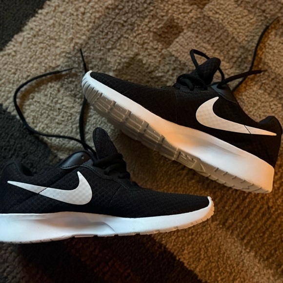 Nike Women's Tanjun 8.5 - Picture 1 of 6